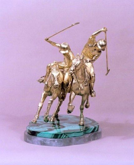 “Ride Off” 18 ct gold, 30 x 33 x 25 cm, Base: 30 x 21 cm, Weight: 7.5Kg