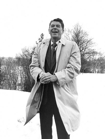 Ronald Reagan forming a snowball, NH primary, 1976