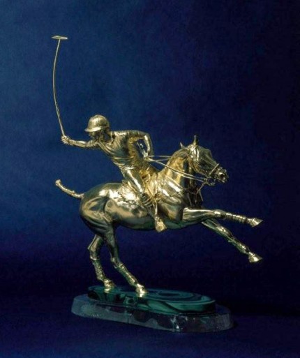Juliet Cursham, British Contemporary “Offside Backhand” 18ct gold, 42 x 40 x 19 cm, 4 Kg